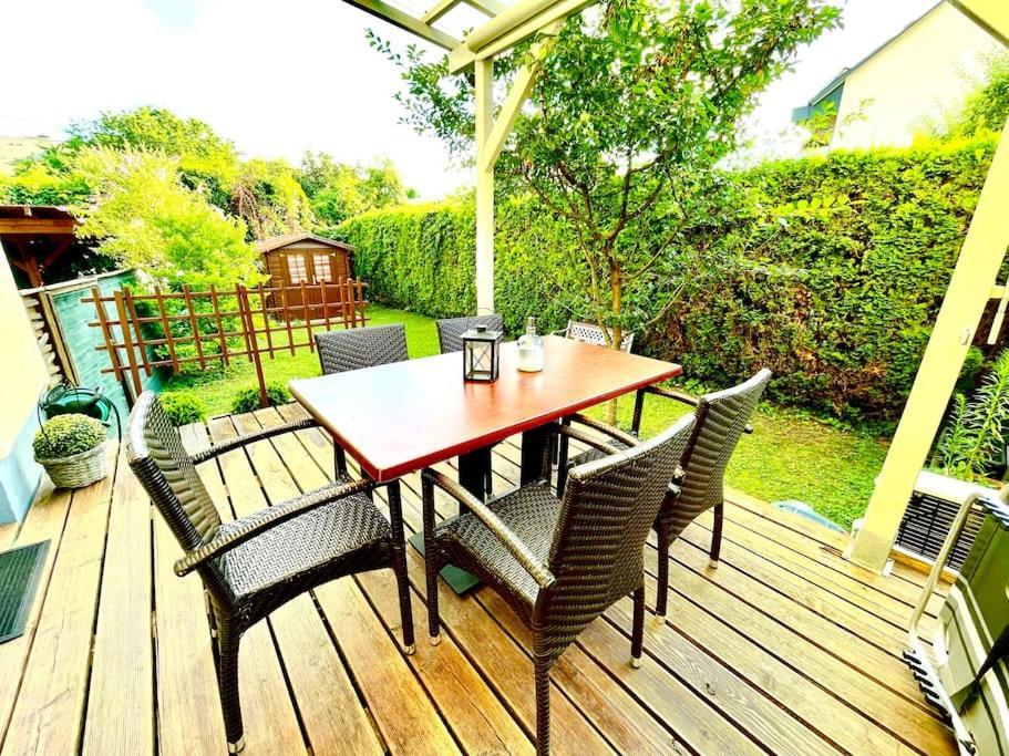 Schoene Wohnung Mit Eigenen Eingang Und Terrasse Gosseling Exterior photo